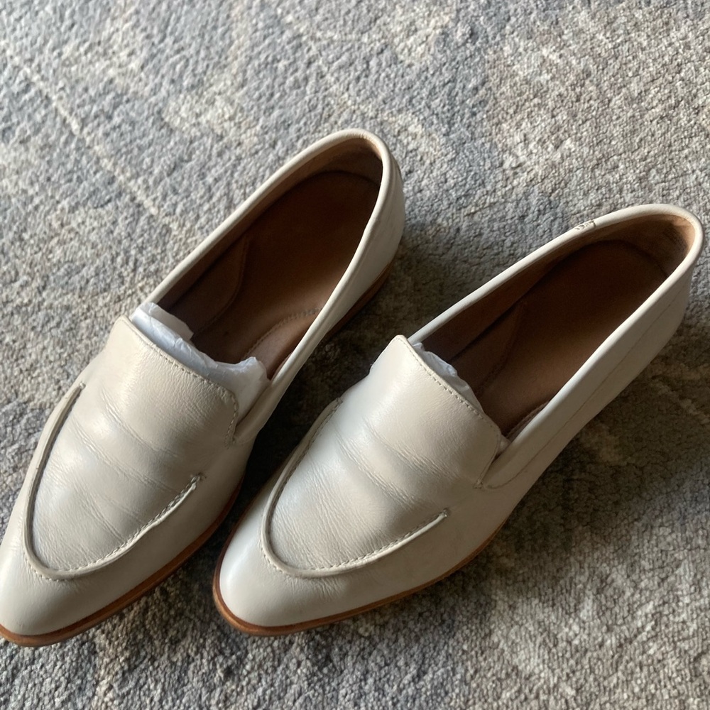 AEROSOLES Cream Leather Loafers